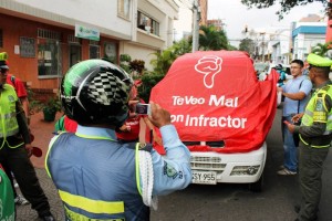 La mayoría de comparendos por estacionar en sitio prohibido, se imparten en Cabecera. - Archivo / GENTE DE CABECERA