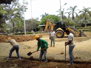 Las obras de la cancha múltiple se adelantan hace varias semanas en un terreno aledaño al intercambiador de la Puerta del Sol. - Suministrada / GENTE DE CABECERA