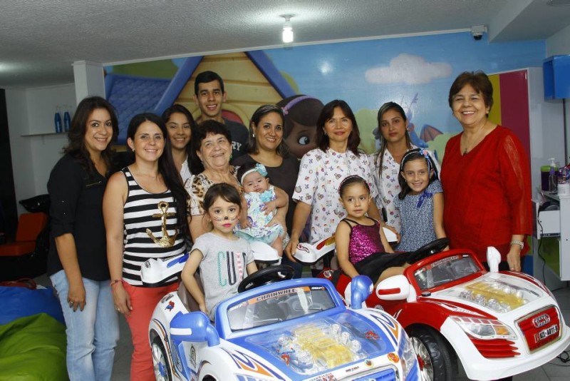 Jazmín Rangel, Adriana Duarte, Helena Fayat, Daniela Mantilla, Estefany Sepúlveda, Fabián Cárdenas, Mónica Jaramillo, Yolanda Cáceres, Bibiana Pereira, Isabela Peñaranda, Fernanda Maldonado, Catalina Reinel y Sofía Peñaranda. - César Flórez / GENTE DE CABECERA