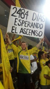 Miguel Mauricio Galindo Ariza narró su hazaña para ser visto con su cartel, en el partido del ascenso a la A del Atlético Bucaramanga. - Suministrada / GENTE DE CABECERA