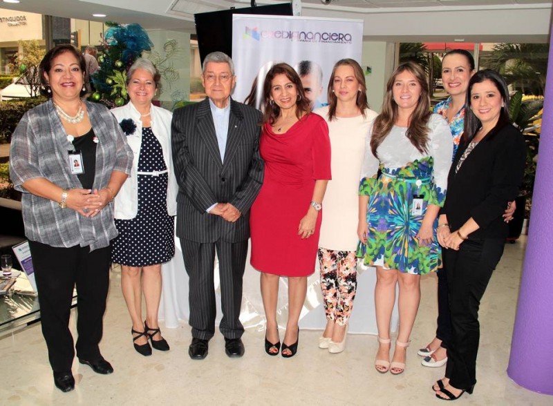 Gloria Isabel Acevedo Gómez, Zamara Pinilla de Ibáñez, Monseñor Néstor Navarro Barrera, Martha Díaz Rojas, Gloria Matilde Pinto Medina, Adriana Castillo, Nadyra Roshman Porras y Liliana Rueda Martínez. - Javier Gutiérrez / GENTE DE CABECERA