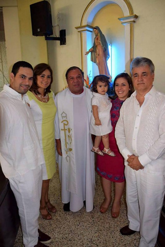 Jair Andrés Bayona, Silvia Alejandra Castellanos,el Padre Carlos Alberto Álvarez, Luz Stella Martínez, Verónica Bayona y  Jorge Armando Castellanos - Suministrada / GENTE DE CABECERA