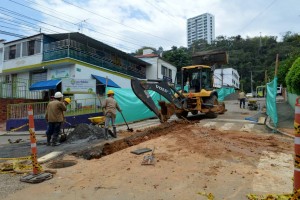 Avanzan obras del colector cerca al parque La Flora. - Suministrada / GENTE DE CABECERA