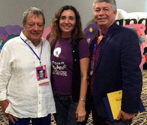 El empresario Mario Hernández, Olga Lucía Rueda Sandoval, coordinadora de equipo Minibrainers UPB y Pedro Uribe, director internacional de Microsoft para América Latina