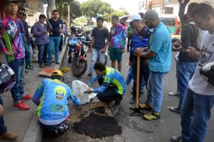 La campaña ‘Menos huecos, más vidas’ inició oficialmente el pasado domingo en calles del centro de la ciudad. - Jaime del Río/GENTE DE CABECERA