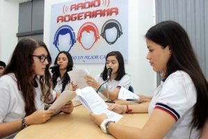 Los estudiantes encargados de la producción radial reciben formación en expresión oral y corporal, redacción, fuentes de información, libretos de radio y entrevistas. - Suministrada/GENTE DE CABECERA