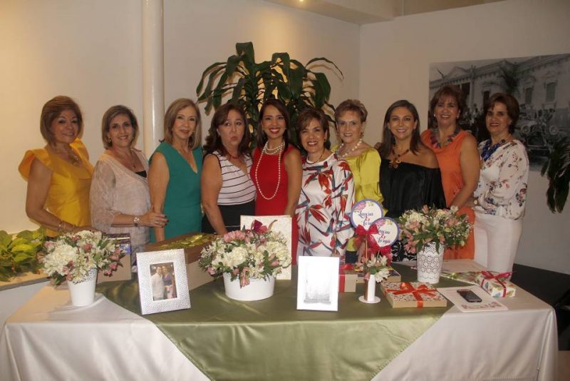 Elsa de Rueda, Teresa de Latorre, Martha Blanco, Flor de Fernández, Laura Leonor Rubiano Ariza, Leonor de Rubiano, Margarita de Vásquez, Gloria Elisa Rueda, Martha Inés Ariza y Clara Eugenia Ariza. - Javier Gutiérrez/GENTE DE CABECERA