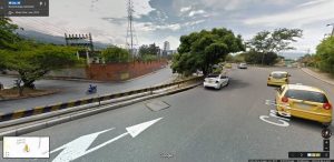 Está ubicada en la carrera 33, metros antes del viaducto La Flora, ocasionando varios accidentes cada día. - Tomada de Google Maps/GENTE DE CABECERA