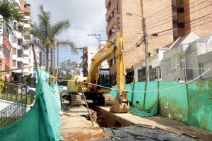 Las obras de arreglo y cambio de tuberías se están realizando en la carrera 40 con calle 46.  - Javier Gutiérrez/GENTE DE CABECERA