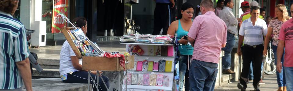 Preocupa la invasión de espacio público ante próxima temporada navideña