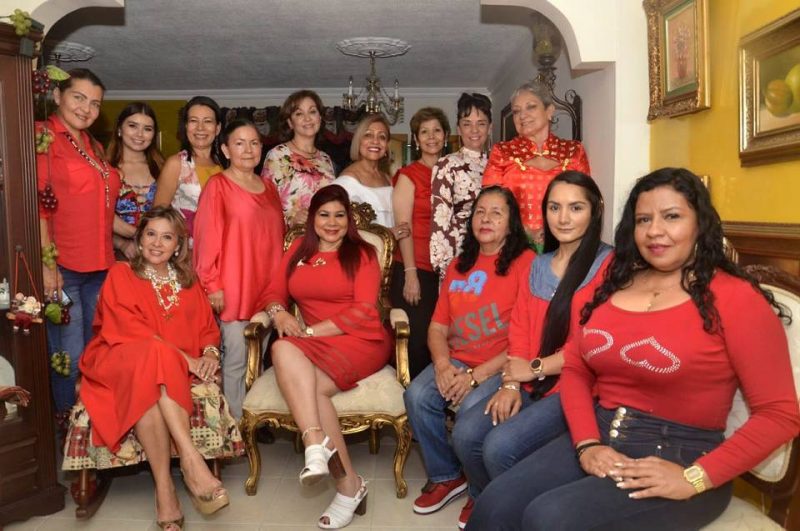 Nancy Patricia Martínez, Marlyn Quintero, Olga Sepulveda, Gloria Esperanza García, Gladys Moreno, Alicia Alean de Navarro, Gloria Yepes, Nubia Manzano, Gloria Amparo Durán, Trinidad Flórez Pabón, Carmen Eliza León, Rosalba León, Viviana Suárez León, Sandra Liliana Dorzán León. - Fabián Hernández / GENTE DE CABECERA