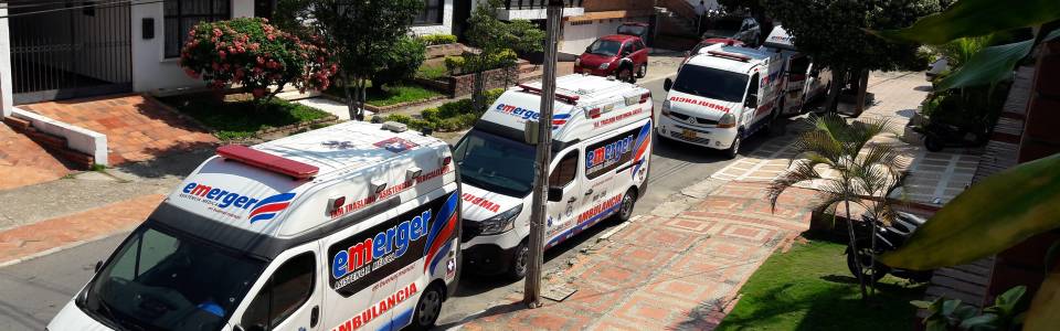 Ambulancias se apoderan del espacio público