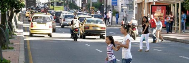 ¡Qué peligro pasar la calle!